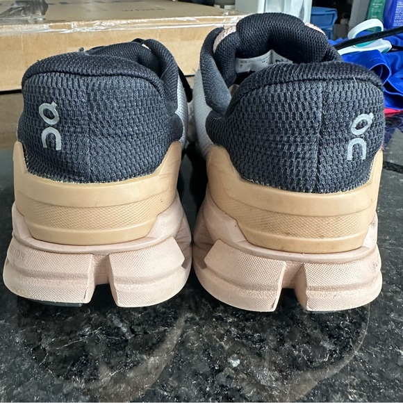 On Running (10) Cloudflyer in Glacier/Rosebrown - Running/Walking Sneakers - Picture 8 of 13